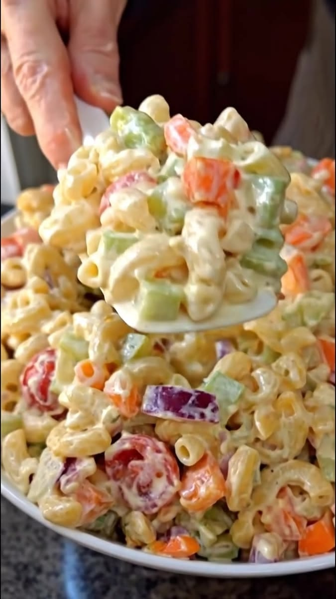 Classic Creamy Macaroni Salad