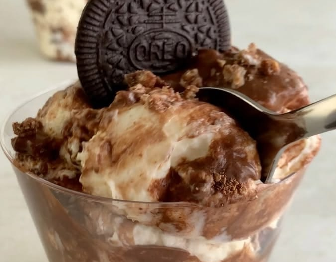 Protein Fudgy Cookies & Cream Fluffy Yogurt