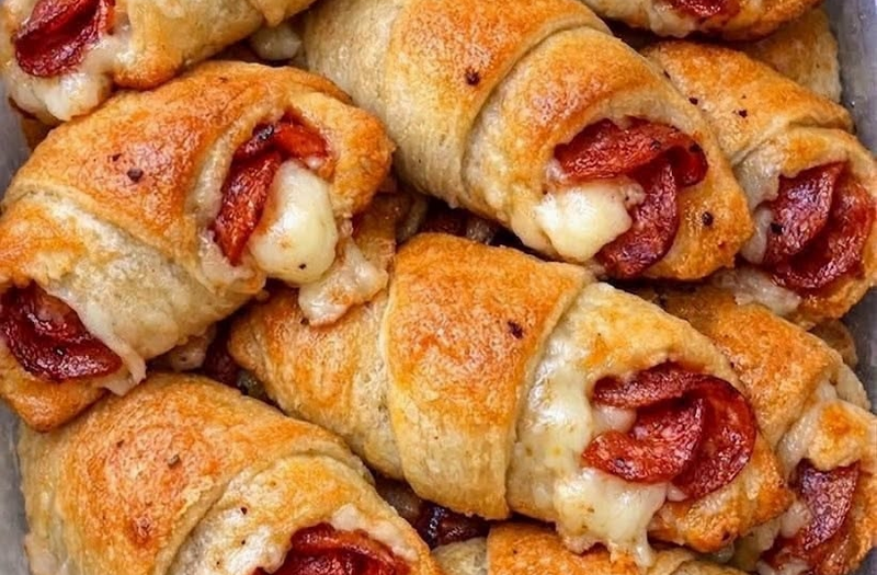 3-Ingredient Pepperoni Pizza Crescent Rolls